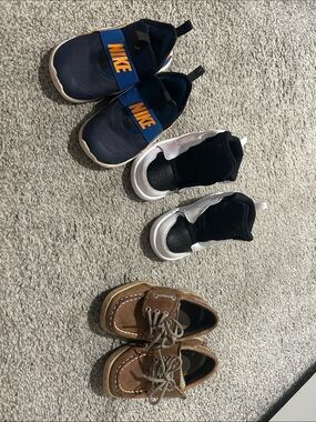 Toddler boys shoes—sizes in description